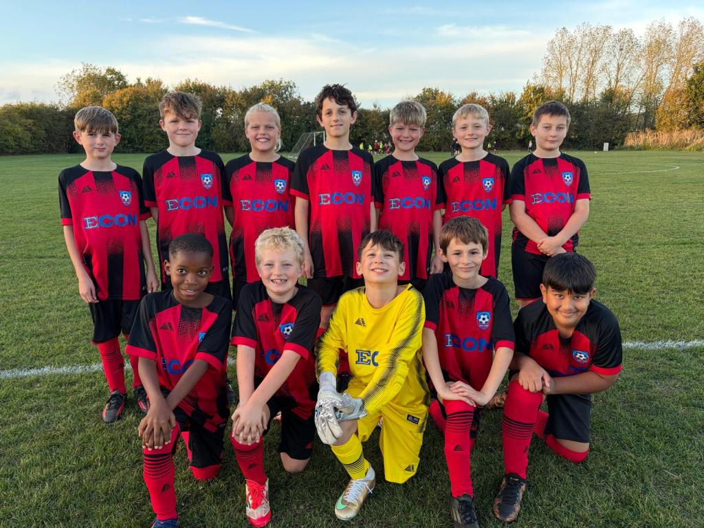 Mepal & Sutton FC Under 11s in ECON-sponsored kits