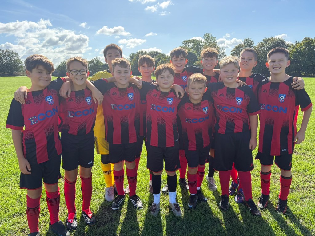 Mepal & Sutton FC Under 13s in ECON-sponsored kits